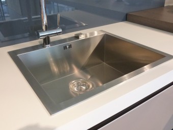 outlet cucine, cucina modello Digma DeMode Valcucine - particolare lavello Franke vasca quadra