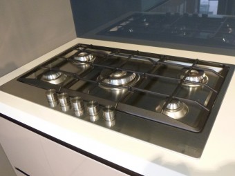 outlet cucine, cucina Digma DeMode Valcucine - particolare piano cottura Franke modello Neptune a 5 fuochi cm. 80