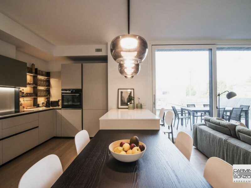 cucina la casa moderna ad angolo con penisola Bergamo