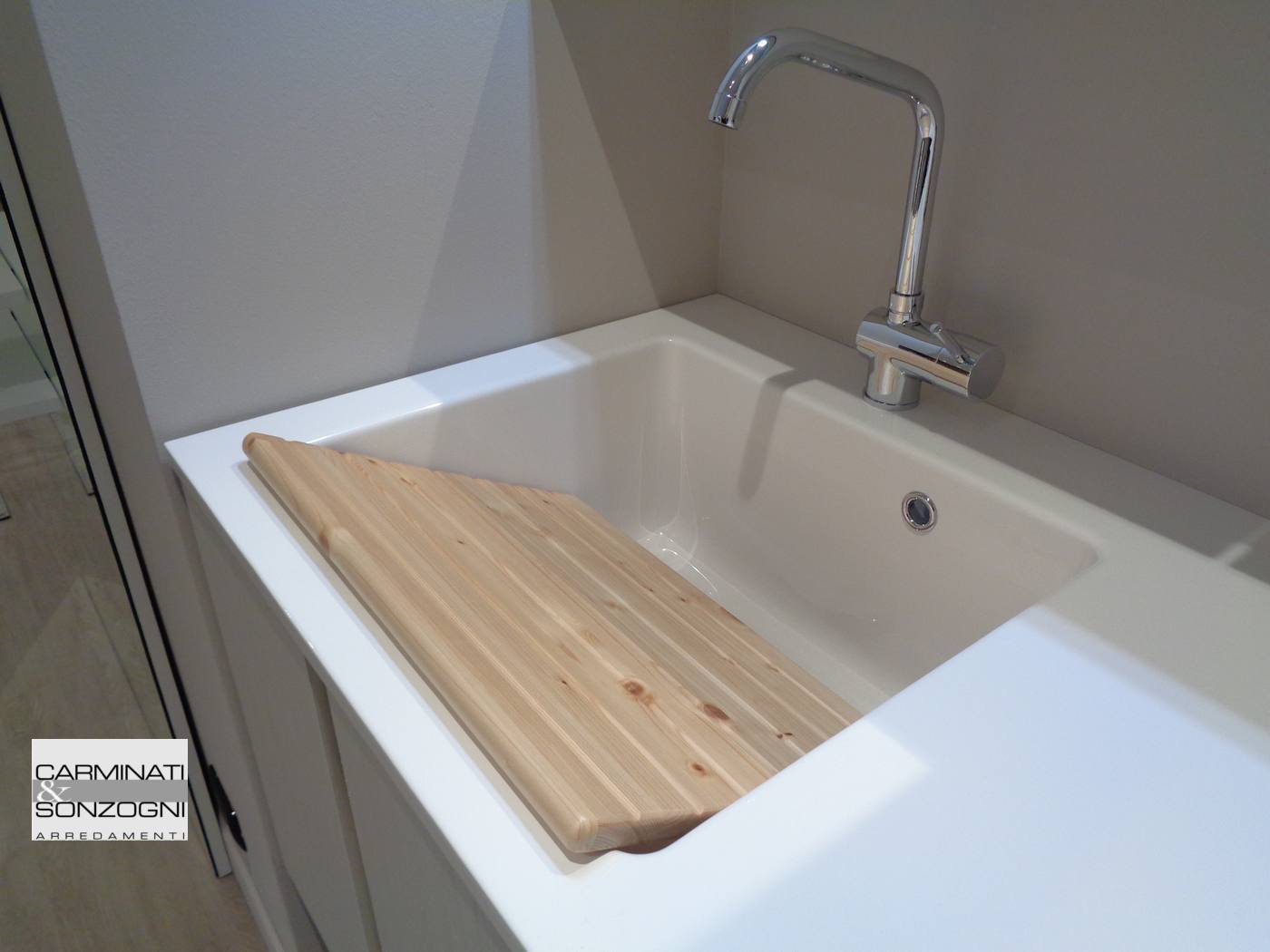 LAVABO DA LAVANDERIA-BAGNO CON ASSE LEGNO 1