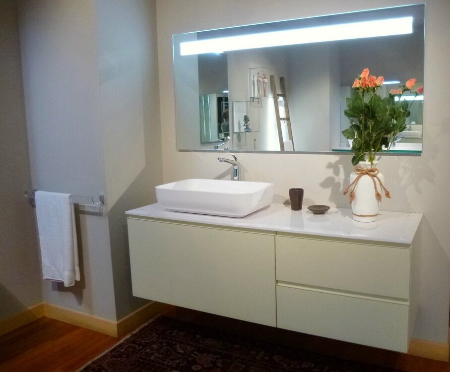 arredo bagno - mobili da bagno in offerta outlet - modello Giunone Edoné, in legno laccato canapa, piano e lavabo in stone light bianco lucido