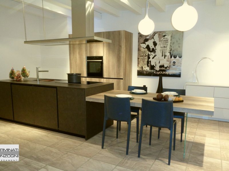 cucina-Tratto-La-Casa-Moderna-con-isola-in-laminato-coten-e-tavolo-in-laminato-rovere-