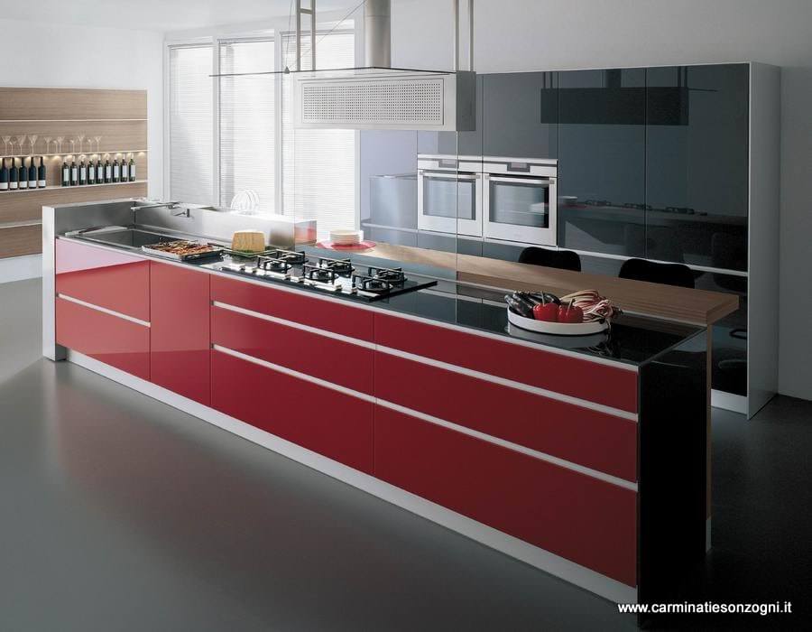 Cucina valcucine in vetro mod.artematica vitrum rossa, con isola con canale attrezzato e snack colazione