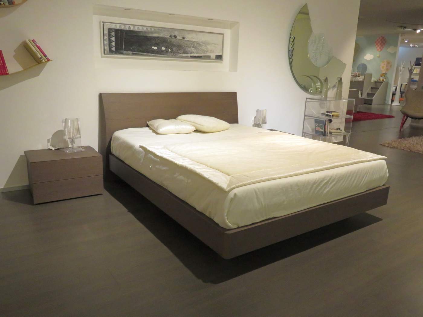 letto a prezzo outlet modello Regio in legno rovere tinto in vendita da Carminati e Sonzogni Bergamo