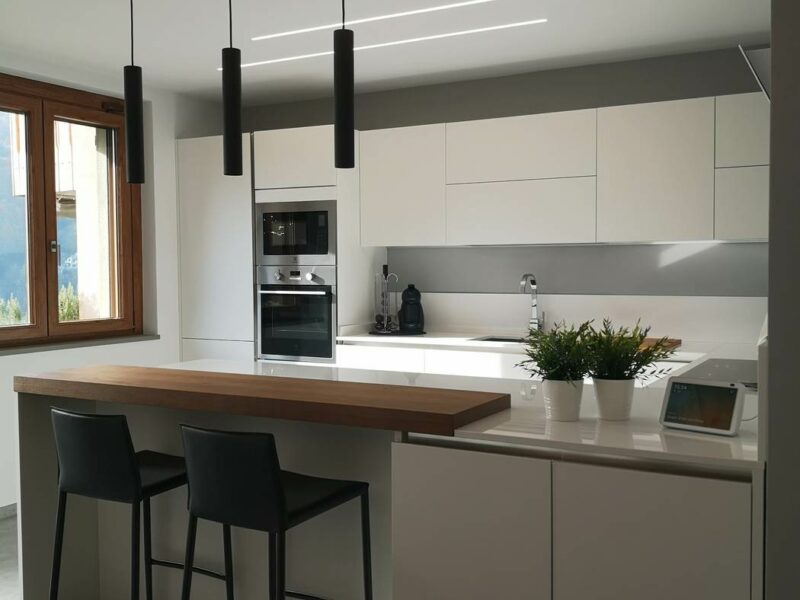 ristrutturazione di cucina componibile con penisola Bergamo