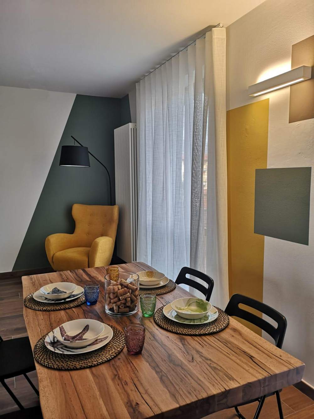 tavolo da soggiorno con piano legno massello, Bergamo
